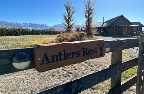 Twizel House | Antlers Rest- Twizel nAvailable: 26 Dec 2025 - 03 Jan 2026 - 6 night minimum