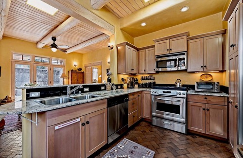 Historic Eastside House | Antonia - Historic Retreat, Walk Everywhere