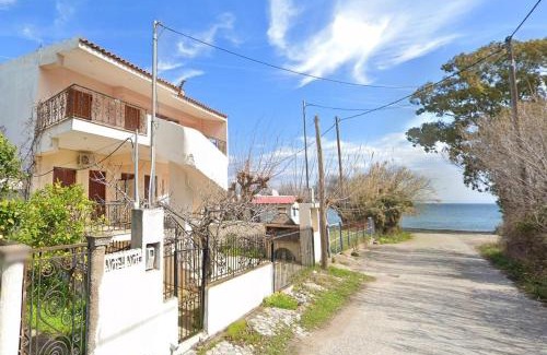 Valimitika Apartment | Antonia's Apartments-Traditional house next to the beach