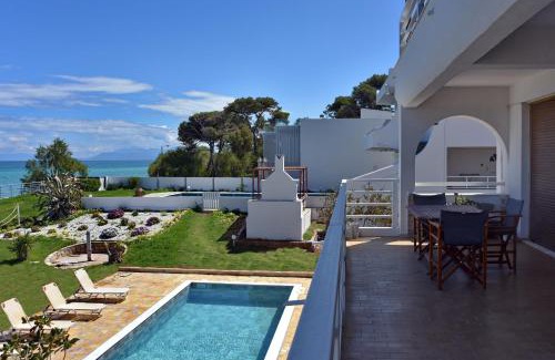 Xylokastro-Evrostina House | Antorina Grande Beachfront House with Private Pool