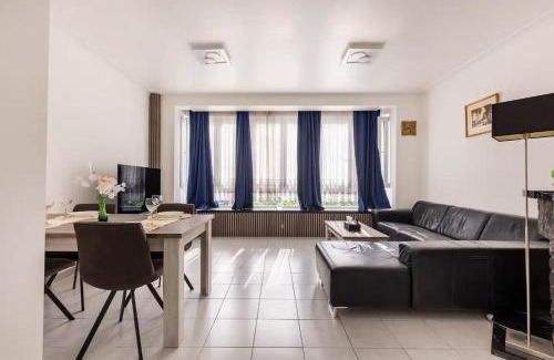 Statiekwartier Apartment | Antwerp Home Sweet Home 1 Double and 2 Single Beds