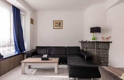 Statiekwartier Apartment | Antwerp Home Sweet Home 1 Double and 2 Single Beds