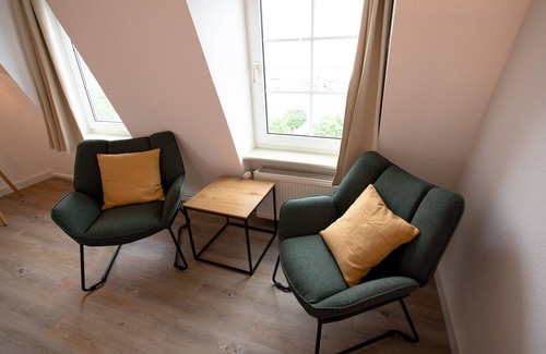 Barth Apartment | AP 6 Zimmer mit Kingsize-bett und Seeblick