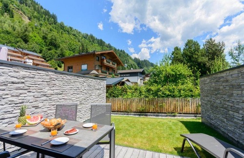 Schonbach Apartment | Apartment in Neukirchen near Ski Lift & Sauna