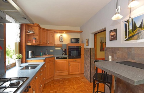 Herges Apartment | Apartment 'Erna' with Private Terrace, Private Garden and Wi-Fi