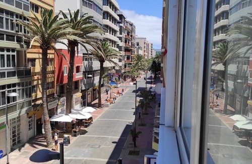 Las Palmas de Gran Canaria Apartment | Apartamento Céntrico Estilo Moderno Junto a la Playa,en una Ciudad Llena de Vida