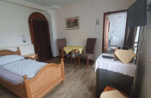 Waßmuthshausen Apartment | Apartment with private terrace in Homberg
