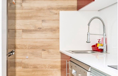 Collblanc y La Torrassa Apartment | Apartamento Nuevo Espacioso Cómodo a 7 Minutos Caminando del Camp Nou