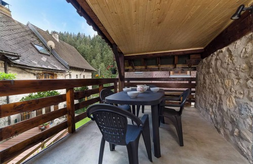 Saint-Pierre-de-Chartreuse Apartment | Apartment 'Koch' with Private Terrace and Wi-Fi