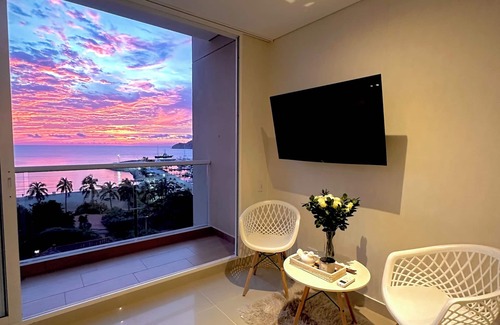 Historic Center Apartment | Aparta suite with view to the international marina