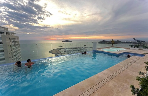 Historic Center Apartment | Aparta suite with view to the international marina