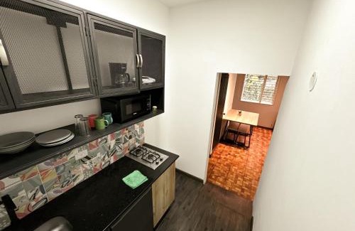 El Poblado Apartment | Apartaestudio amueblado en Poblado FRN106 By Roots Rentals