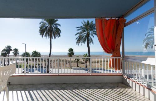 Castelldefels Apartment | Apartamento en 1era linea mar con terraza de 25m2