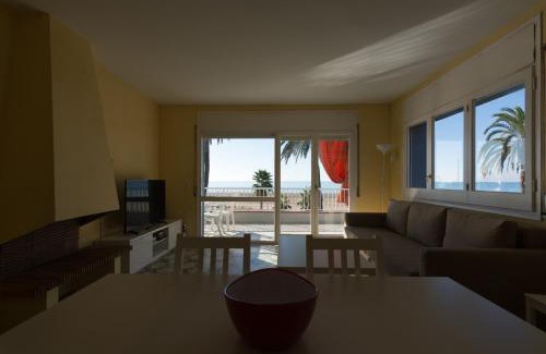 Castelldefels Apartment | Apartamento en 1era linea mar con terraza de 25m2