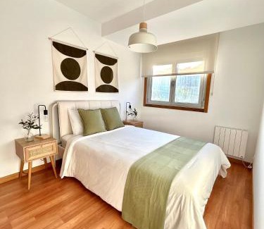 Cangas Apartment | Apartamento Enseñanza - Kid Friendly