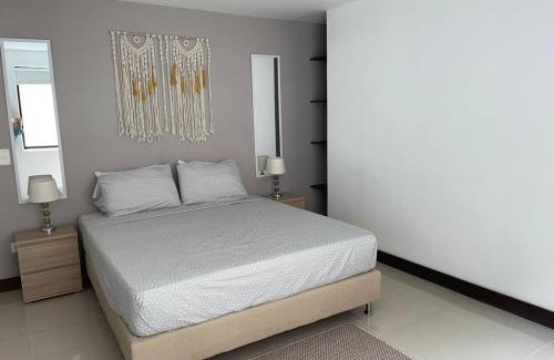 Suramericana Apartment | Apartamento familiar laureles 203