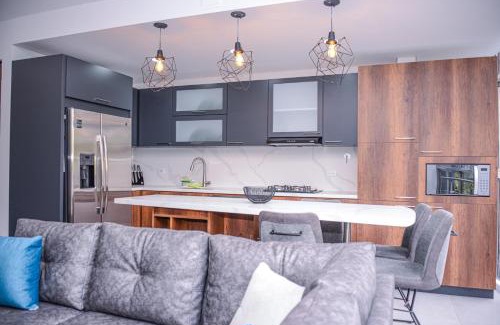 Zona Rosa Apartment | Apartamento Lleras AC Hot Tub