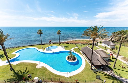 Sitio de Calahonda Apartment | Apartamento Mi Capricho near the Beach with Sea View, Pool & Wi-Fi