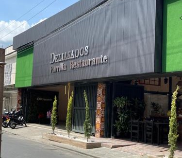 Palmira Apartment | Apartamento para máx 5 personas, habitación privada con cama doble , habitación abierta con camarote y sofá cama, comodo, bonito, central, bien ubicado, en el centro de palmira