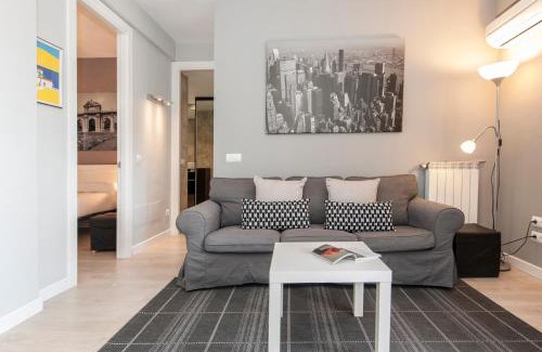 Almenara Apartment | Apartamento Plaza de Castilla II - Urbano con Estilo y Funcional