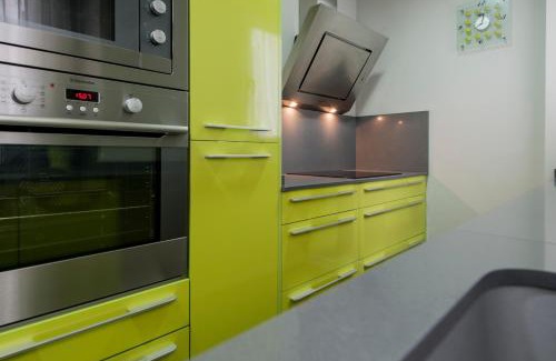 Almenara Apartment | Apartamento Plaza de Castilla II - Urbano con Estilo y Funcional