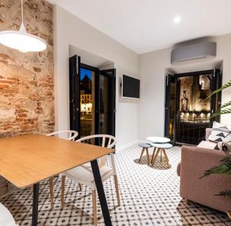 Trujillo Apartment | Apartamentos de diseño y céntricos en la Plaza Mayor - El Patio
