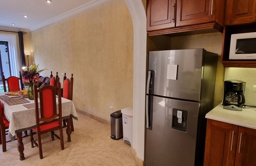 Antigua Guatemala Apartment | APARTAMENTOS LOS NAZARENOS ROOM 7-1 - swimming pool, jacuzzi and gym