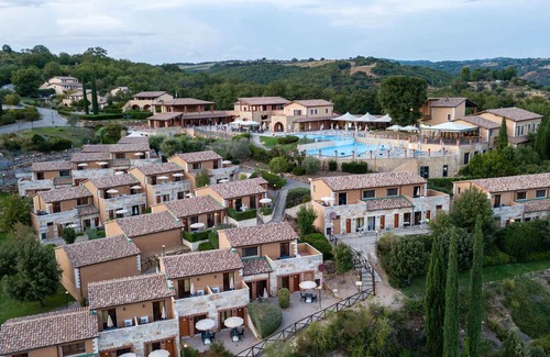Orbetello Condo | Apartement with air conditioning and outdoor pool
