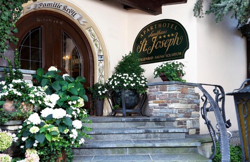 Mayrhofen Apartment | Aparthotel Landhaus St. Joseph (Indoor Pool)