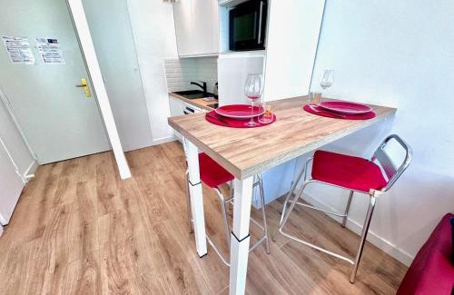 Les Baumettes Apartment | ApartHotel Riviera - Balcon Lenval Sea View with AC Promenade des Anglais