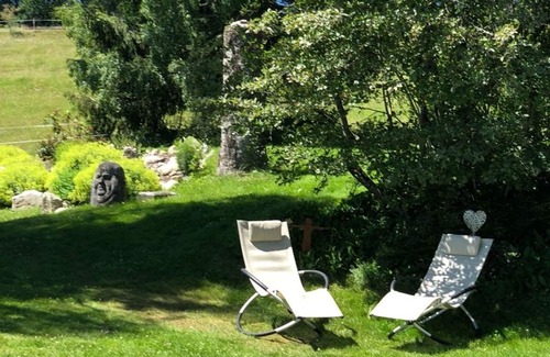 Urberg Apartment | Apartment 'Jurisch' with Shared Garden, Balcony and Wi-Fi