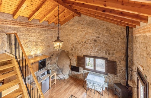 Fresnedillas de la Oliva Apartment | Apartment 'Casa De Piedra' with Shared Pool, Private Terrace and Wi-Fi