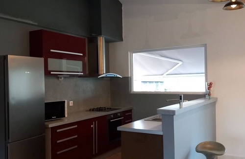 Saint-Bonnet-sur-Gironde Apartment | Apartment 100 m2, 3 bedrooms, 5 beds Balcony (Smoking area).