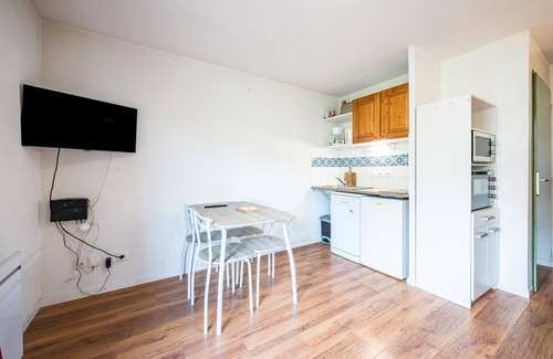 Montgellafrey Apartment | Apartment 'Bds1 37 4/5 Sleeps' with Mountain View, Balcony and Wi-Fi