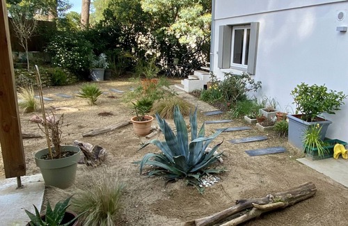 Saint-Georges-de-Didonne Apartment | Apartment T2 (2 *) in villa with swimming pool, walking distance to the beach