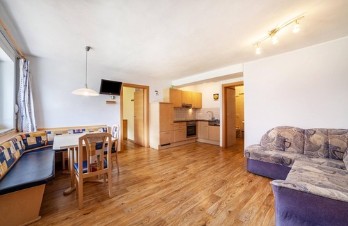 San Leonardo in Passiria Apartment | Apartment 'Haslingerhof Ferienwohnung Laugen' with Terrace & Wi-Fi