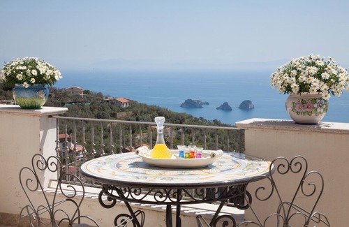 Sant'Agata sui Due Golfi Apartment | Apartment Ocean - Sorrento coast, with sea view, pool, garden, parking, Wi-Fi