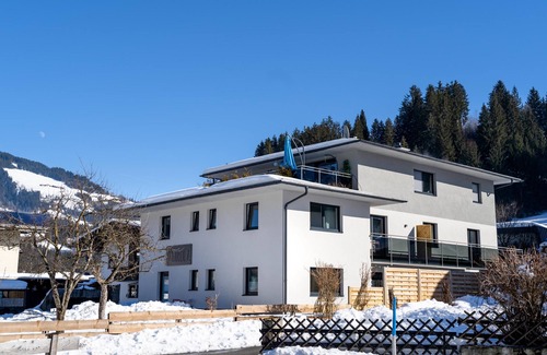 Hopfgarten im Brixental Apartment | Apartment with fitness room, 50m to the ski bus