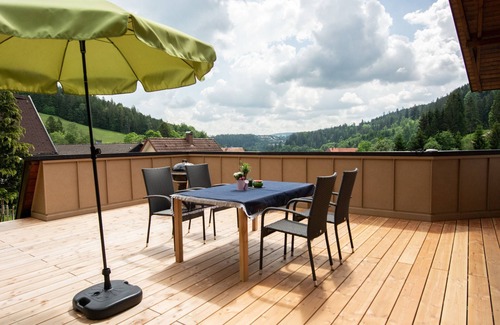 Schonach im Schwarzwald Apartment | Apartment 'Birgit' with Mountain View, Private Terrace and Wi-Fi