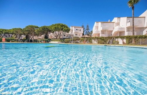 Poblado de Sancti Petri Apartment | Apartment Pueblo Marinero close to the Beach with Pool, Wi-Fi & Terrace