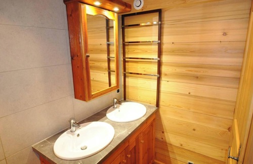 La Chapelle-d'Abondance Apartment | Apartment 'La Corne' with Mountain View, Private Terrace and Balcony