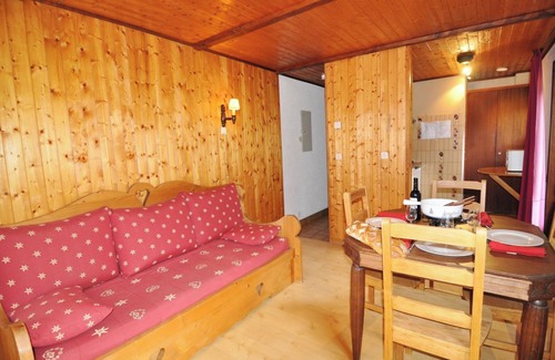 La Chapelle-d'Abondance Apartment | Apartment 'Les Cornettes De Bise' with Mountain View and Balcony