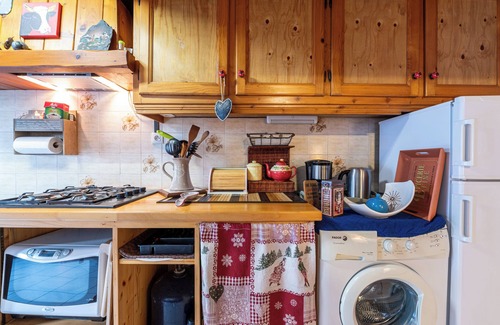 Le Bouchet-Mont-Charvin Apartment | Apartment 'Aux 4 Saisons' with Mountain View, Private Terrace and Wi-Fi