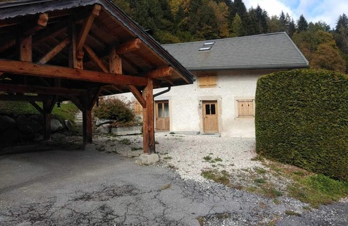 Les Contamines-Montjoie Ski Chalet | Apartment in old chalet