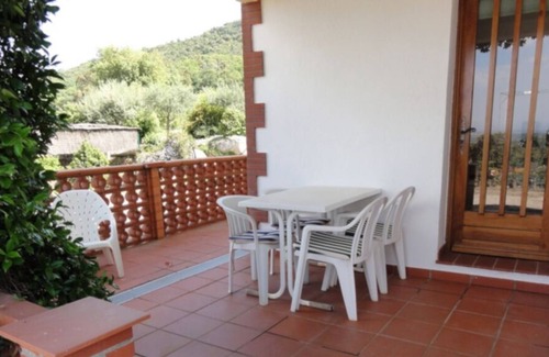Montesquieu-des-Alberes Apartment | Apartment in the heart of the Albères