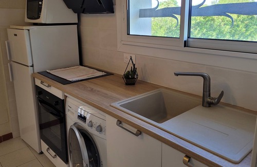 Montesquieu-des-Alberes Apartment | Apartment in the heart of the Albères