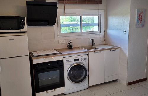 Montesquieu-des-Alberes Apartment | Apartment in the heart of the Albères