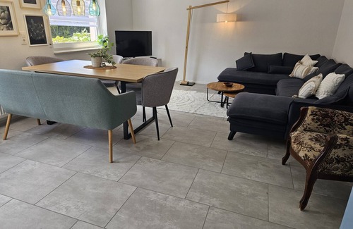 Muensingen Apartment | Apartment 'Alb-Apfel' with Private Terrace, Shared Garden and Wi-Fi