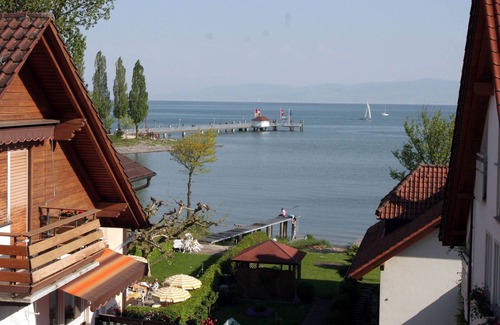 Immenstaad am Bodensee Apartment | Apartment 'Typ C 01' with Lake View, Shared Garden and Wi-Fi