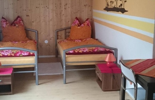 Neuhaus an der Pegnitz Apartment | Apartment overlooks Neuhaus and Burg Veldenstein